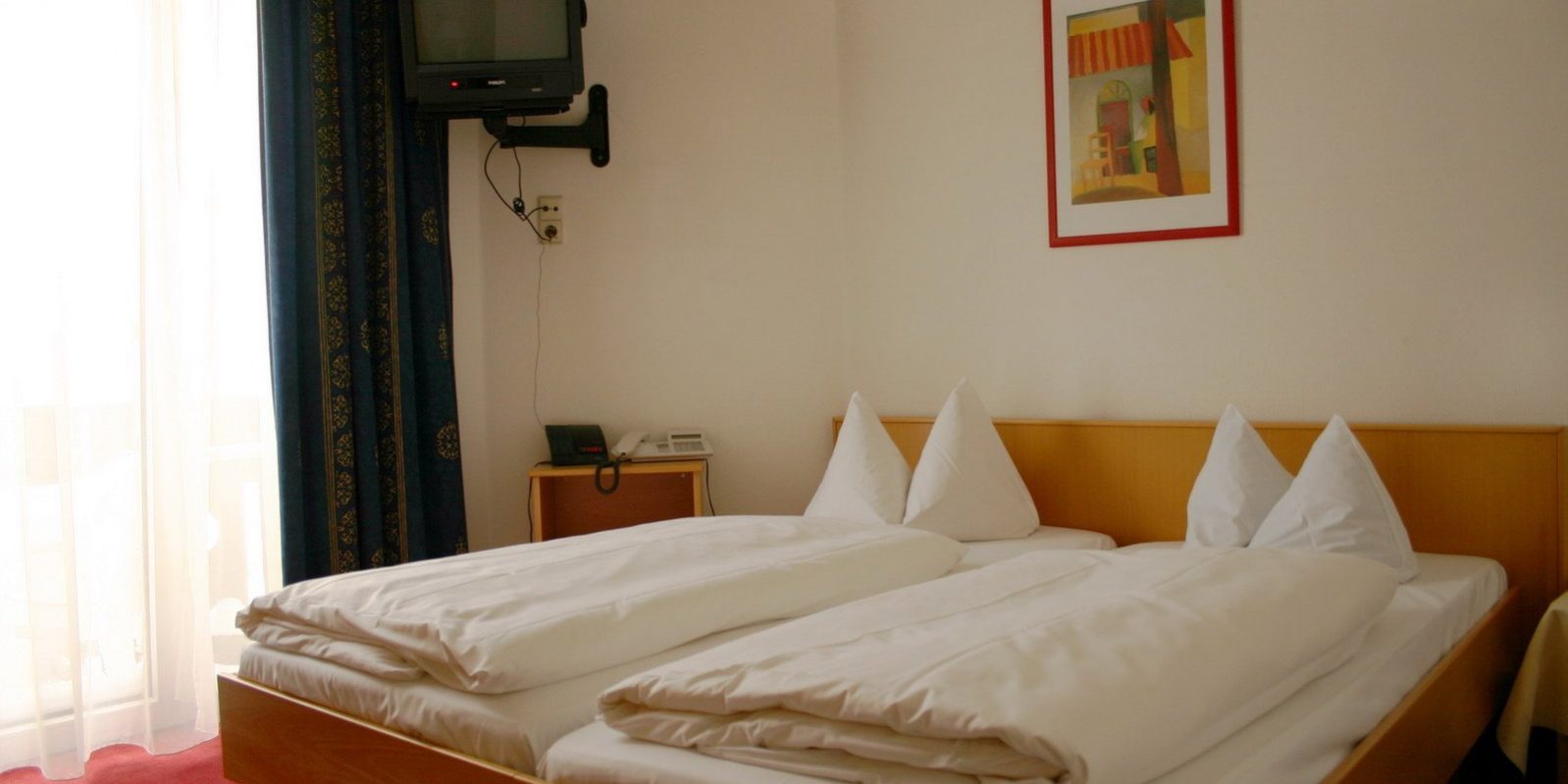 two-beds-1226735.jpg