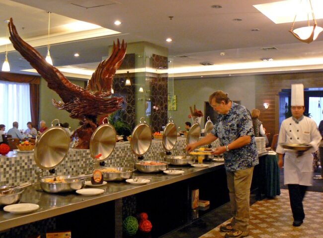 resized_hotel_breakfast_buffet_2