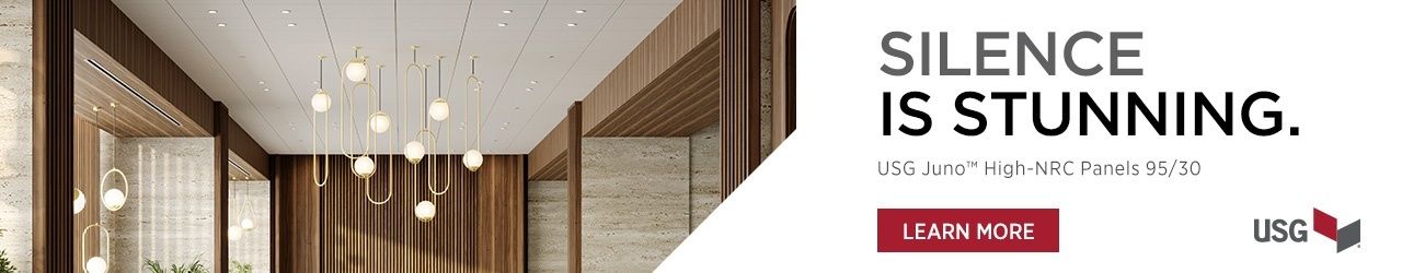 Elegant hotellinteriör med träpaneler, stenytor och dekorativ belysning